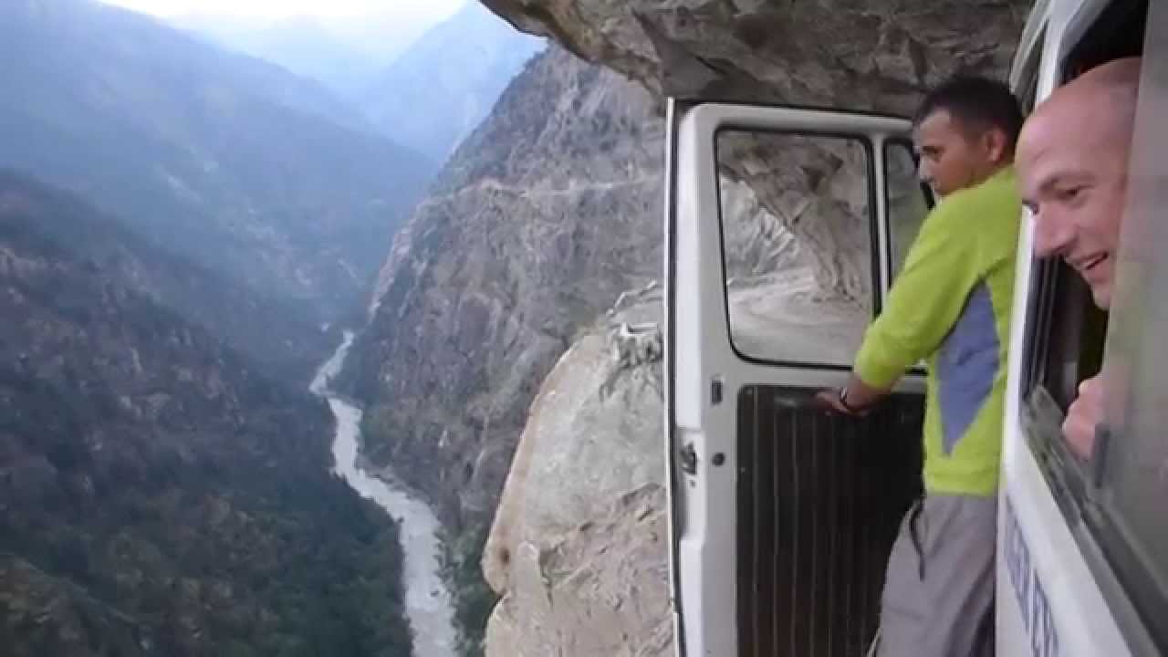 Cel mai periculos drum din lume este în Himalaya