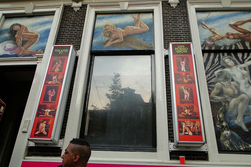 Sex theater in Amsterdam. Foto de Leon Petrosyan, Wikipedia.